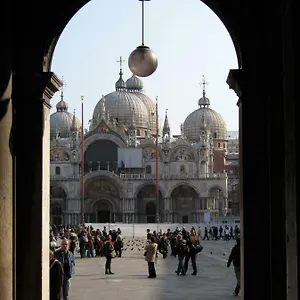 Bocca Di Piazza Venise
